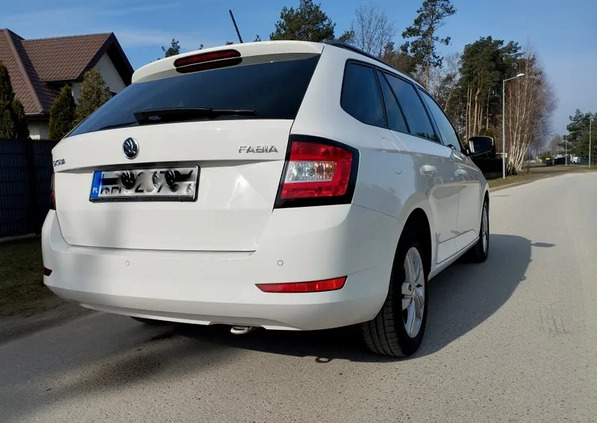 Skoda Fabia cena 23900 przebieg: 199000, rok produkcji 2019 z Oświęcim małe 154